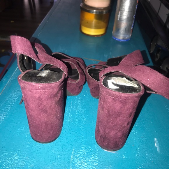 *SOLD* Maroon chunky platform heels - Picture 3 of 4